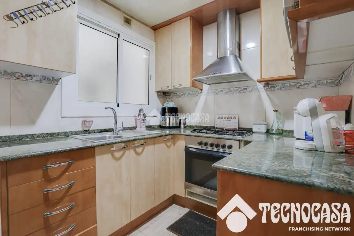 Cocina de Piso en venta en Santa Coloma de Gramenet