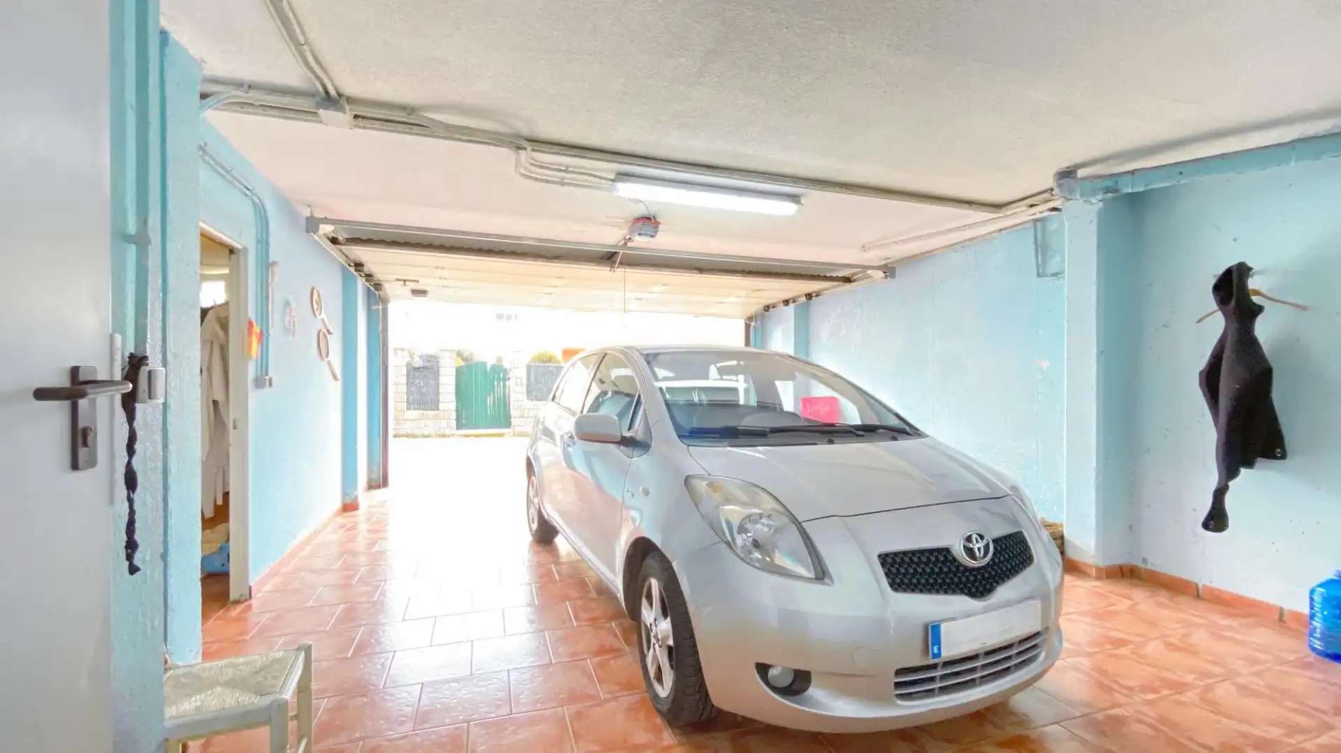 Parking de Casa adosada en venta en Santa Cruz de Bezana con Calefacción, Jardín privado y Trastero
