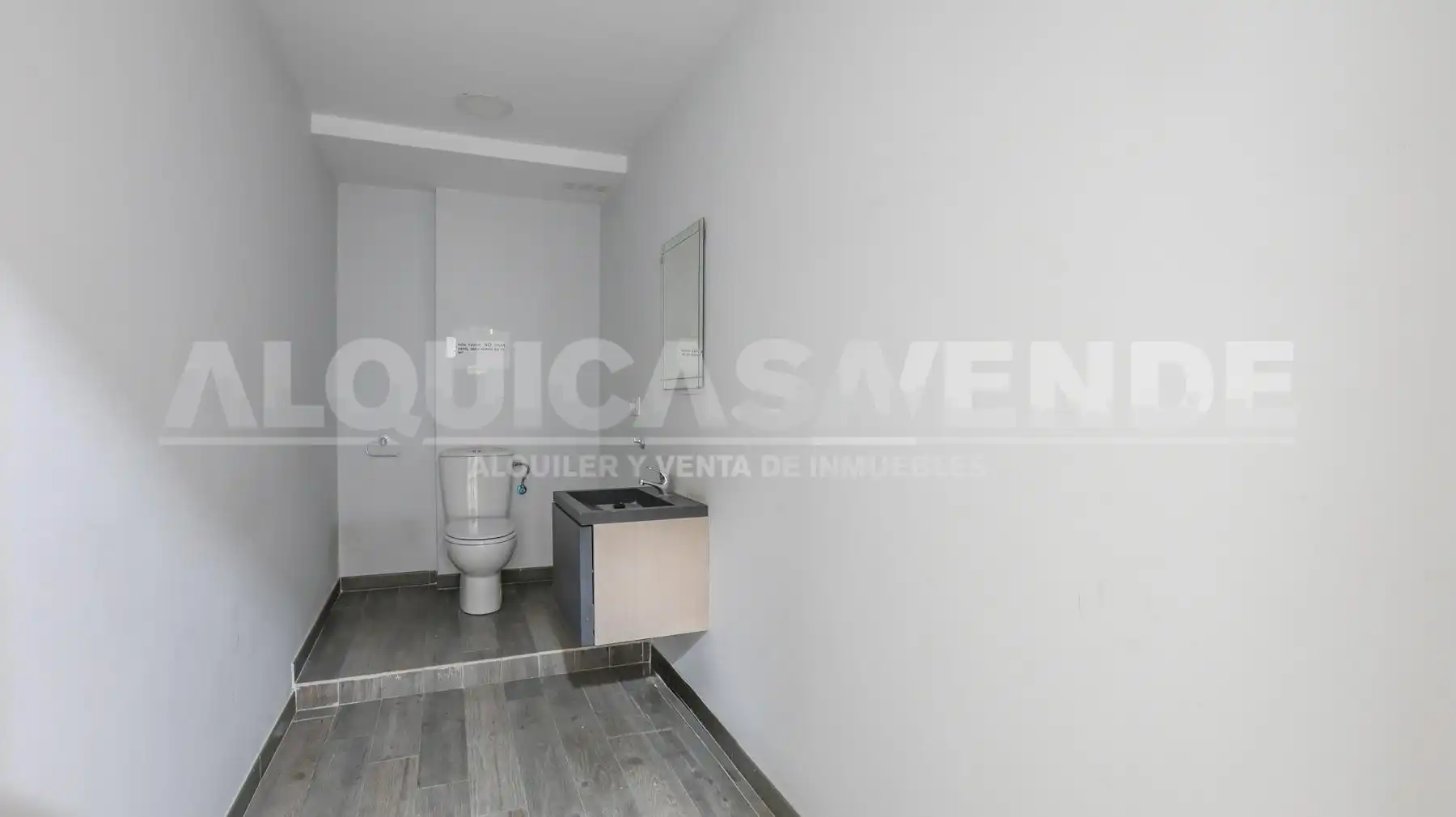 Badezimmer von Büro zur Miete in Sevilla mit Klimaanlage