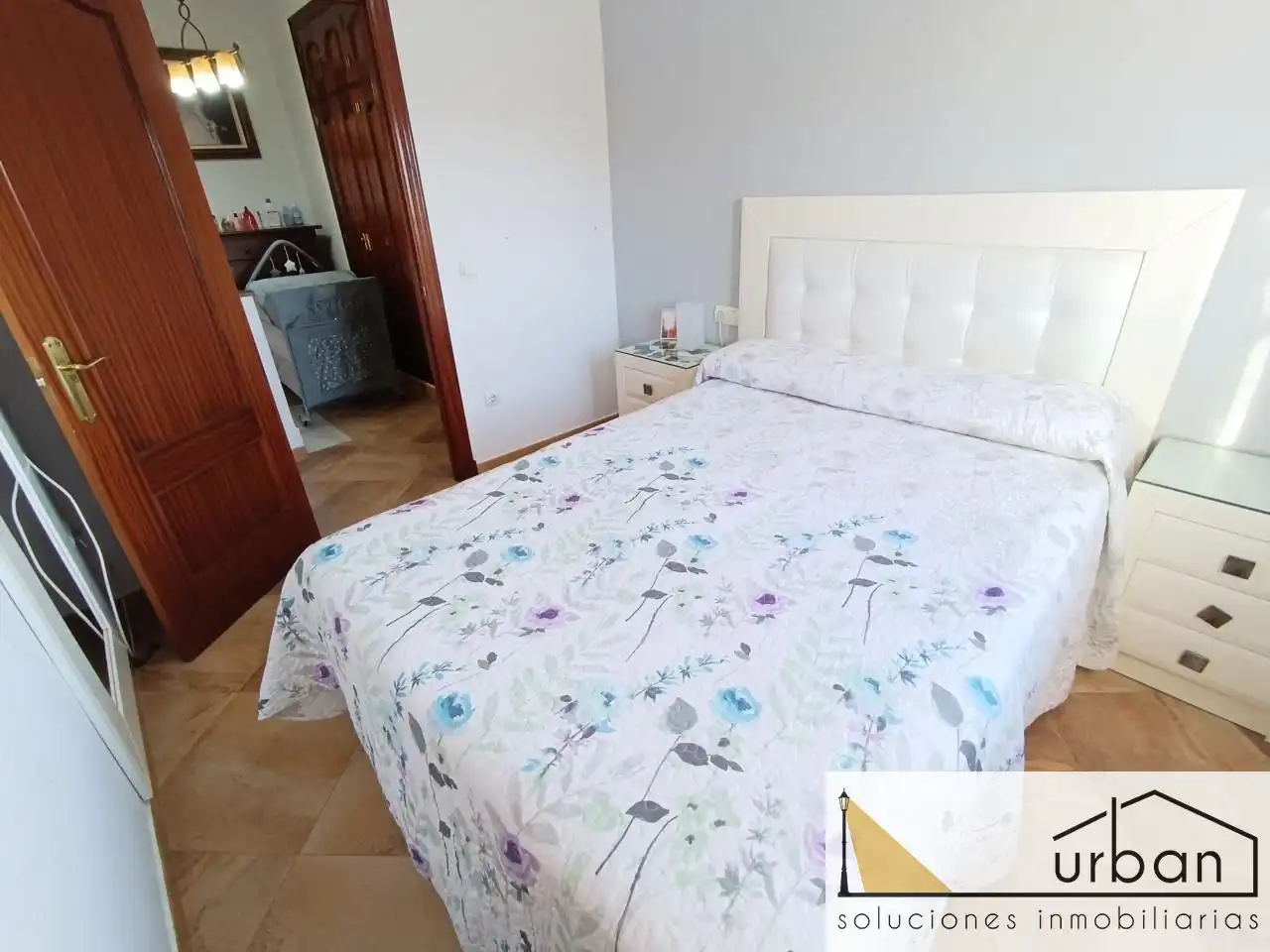 Schlafzimmer von Einfamilien-Reihenhaus zum Verkauf in Chipiona mit Klimaanlage, Abstellraum und Möbliert