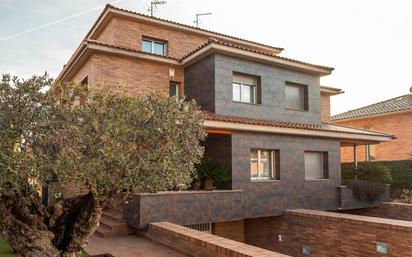 Exterior view of Single-family semi-detached for sale in Cardedeu  with Air Conditioner, Heating and Private garden