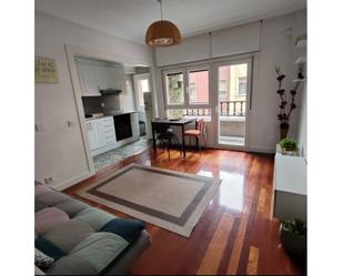 Sala d'estar de Pis de lloguer en Oviedo  amb Calefacció, Parquet i Terrassa