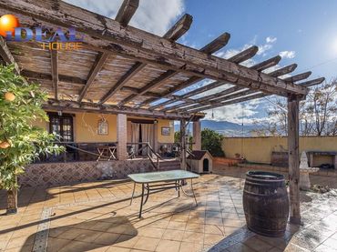 Chalet con jardín en venta en La Zubia Ciudad