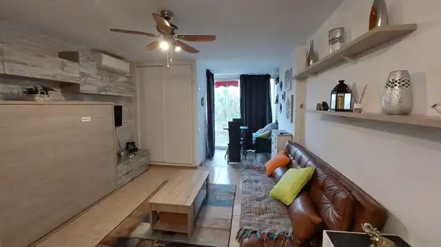 Sala d'estar de Estudi en venda en Benalmádena amb Aire condicionat, Terrassa i Moblat