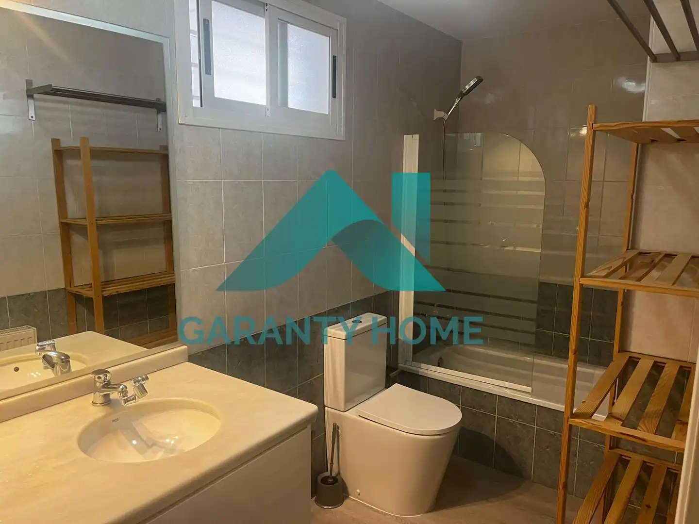 Bathroom of Apartments for rent in Cáceres  with Air Conditioner, Terrace and Furnished