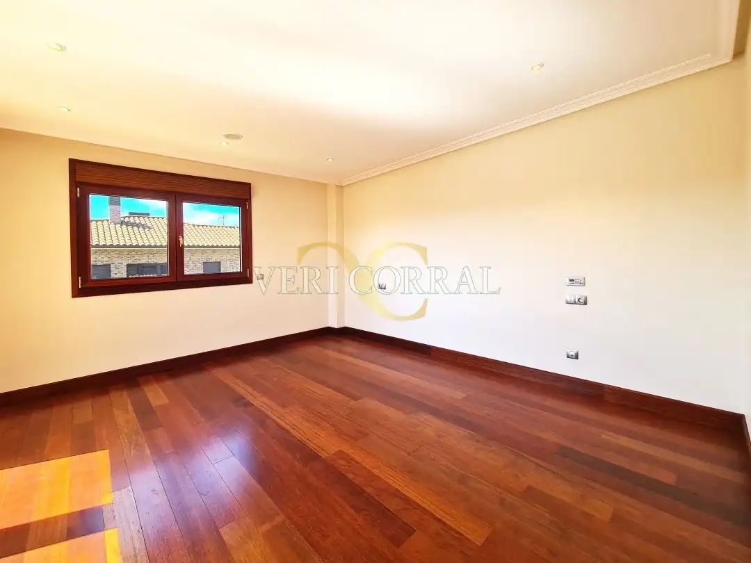 Casa o chalet en venta en Oviedo  con Calefacción, Jardín privado y Terraza