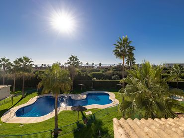 Penthouse mit Pool zum Verkauf in Estepona Pueblo
