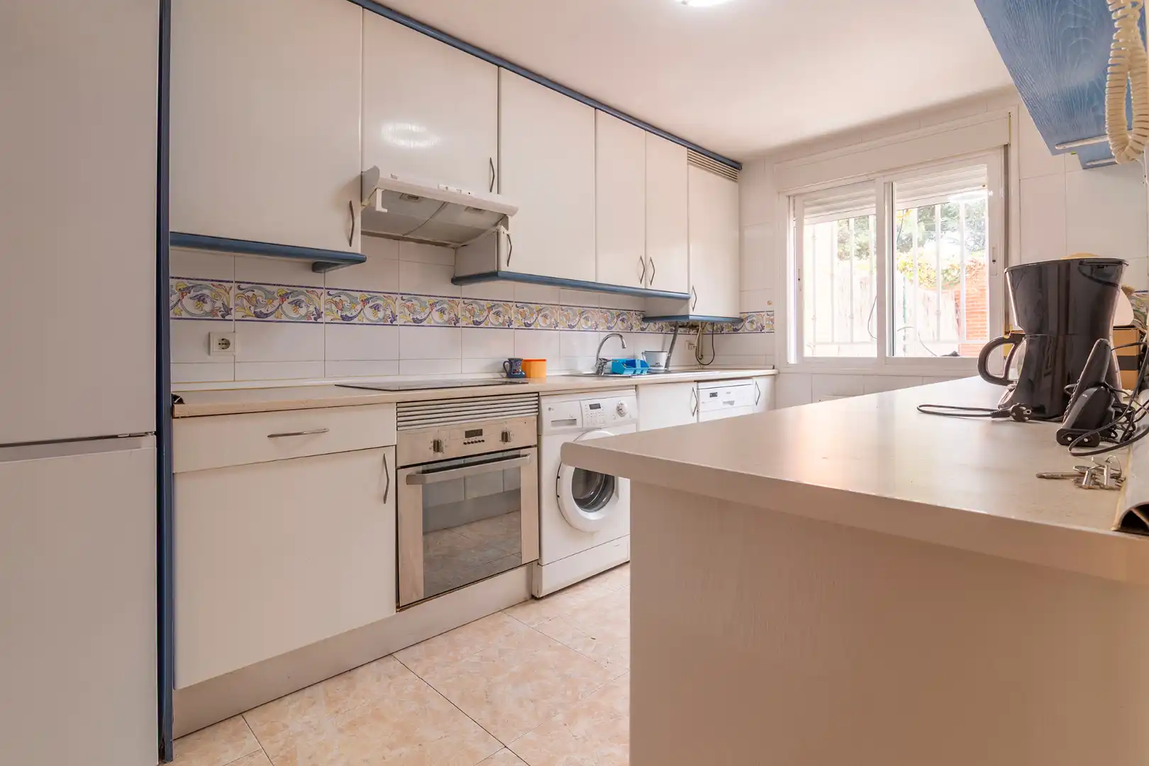Cuina de Casa adosada en venda en Móstoles amb Aire condicionat, Calefacció i Jardí privat