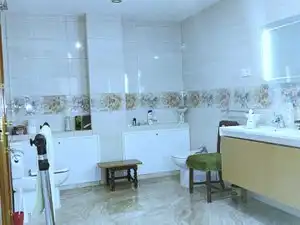 Bathroom of Houses for sale in El Escorial  with Heating, Private garden and Parquet flooring