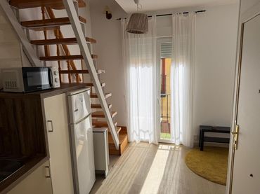 Flat with balcony to rent in Calle de la Esgrima