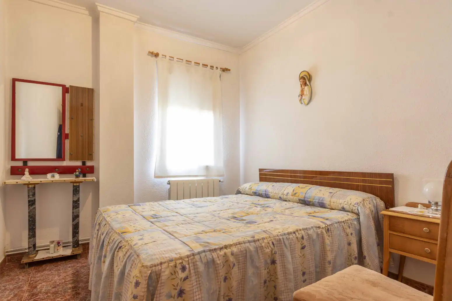 Habitación de Casa adosada en venta en Chelva con Calefacción, Terraza y Trastero