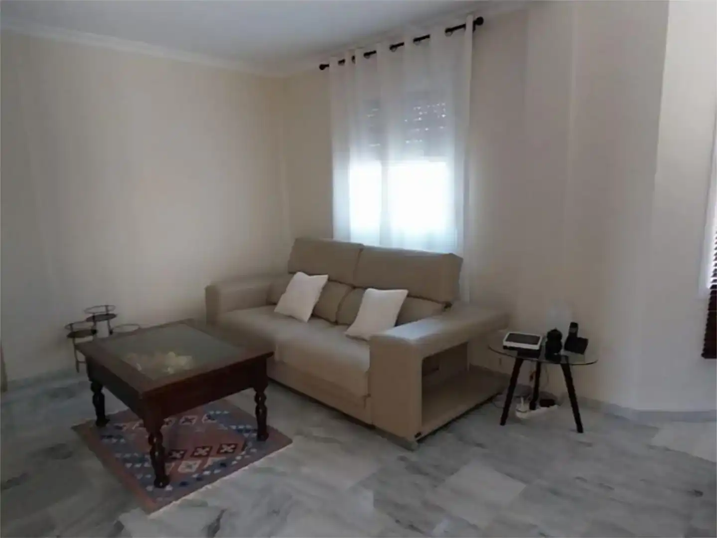 Sala d'estar de Casa o xalet en venda en Espartinas amb Aire condicionat, Jardí privat i Traster