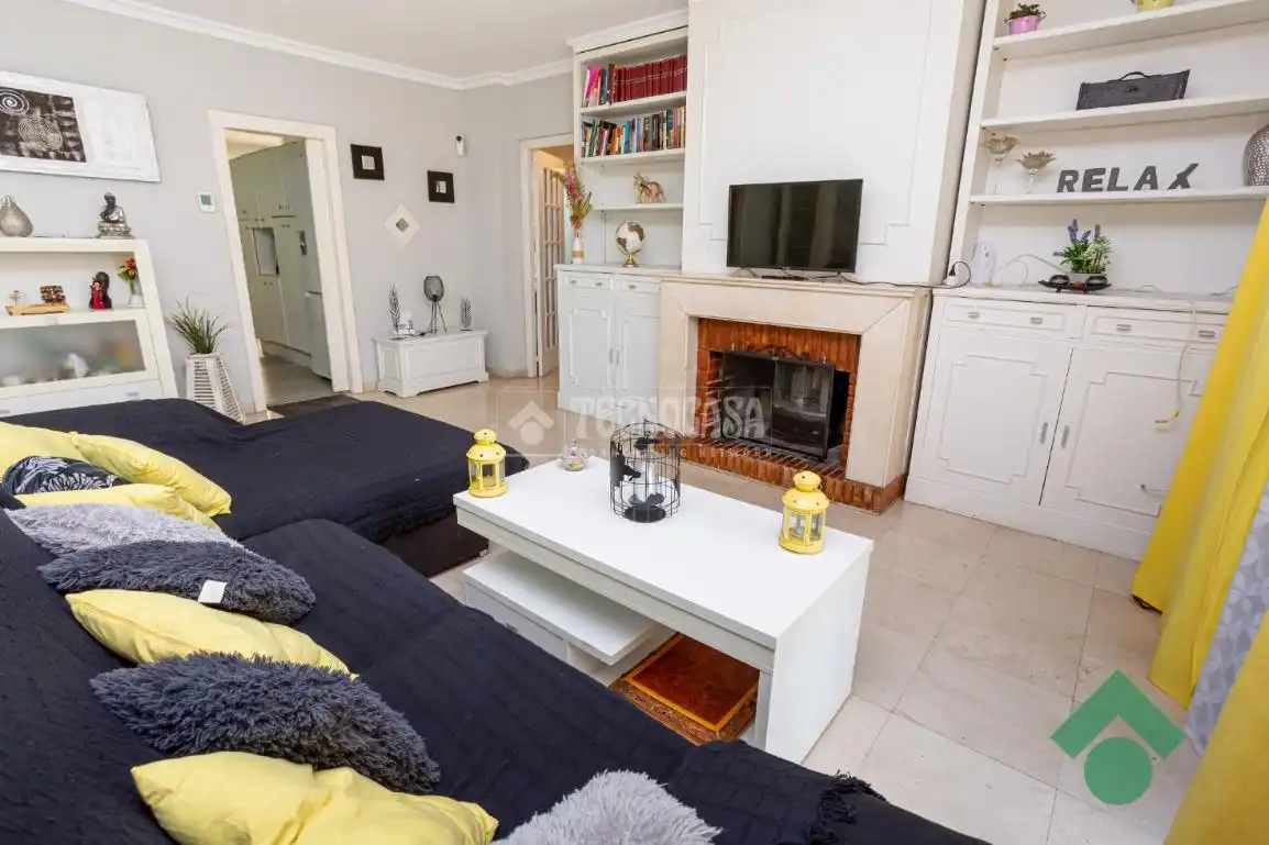 Living room of Flat for sale in Algeciras  with Terrace, Storage room and Furnished