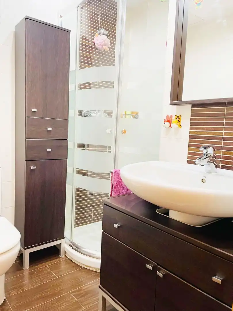 Baño de Apartamento de alquiler en Dénia con Aire acondicionado, Calefacción y Jardín privado