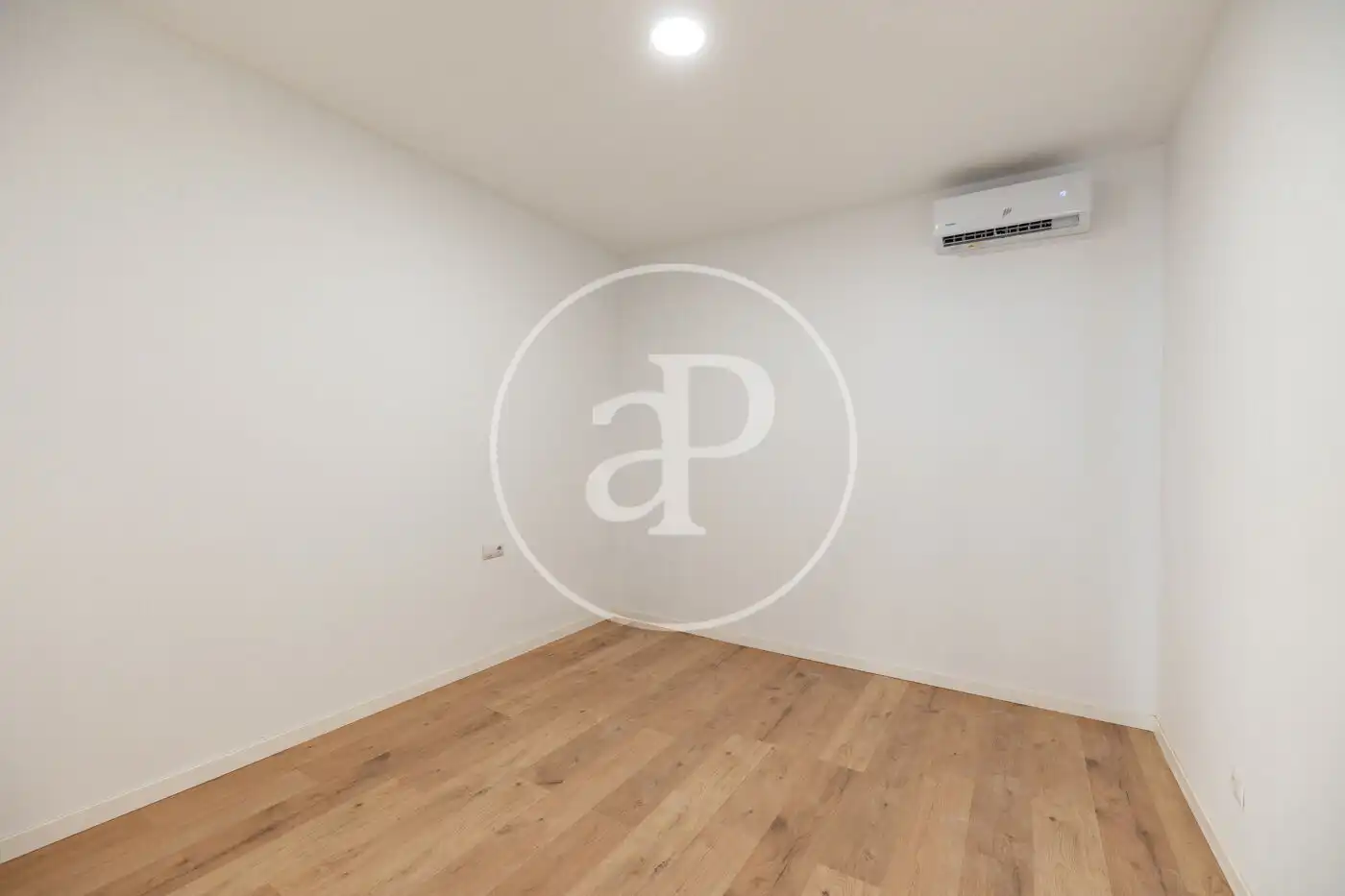 Piso en venta en Barcelona con Aire acondicionado, Calefacción y Balcón