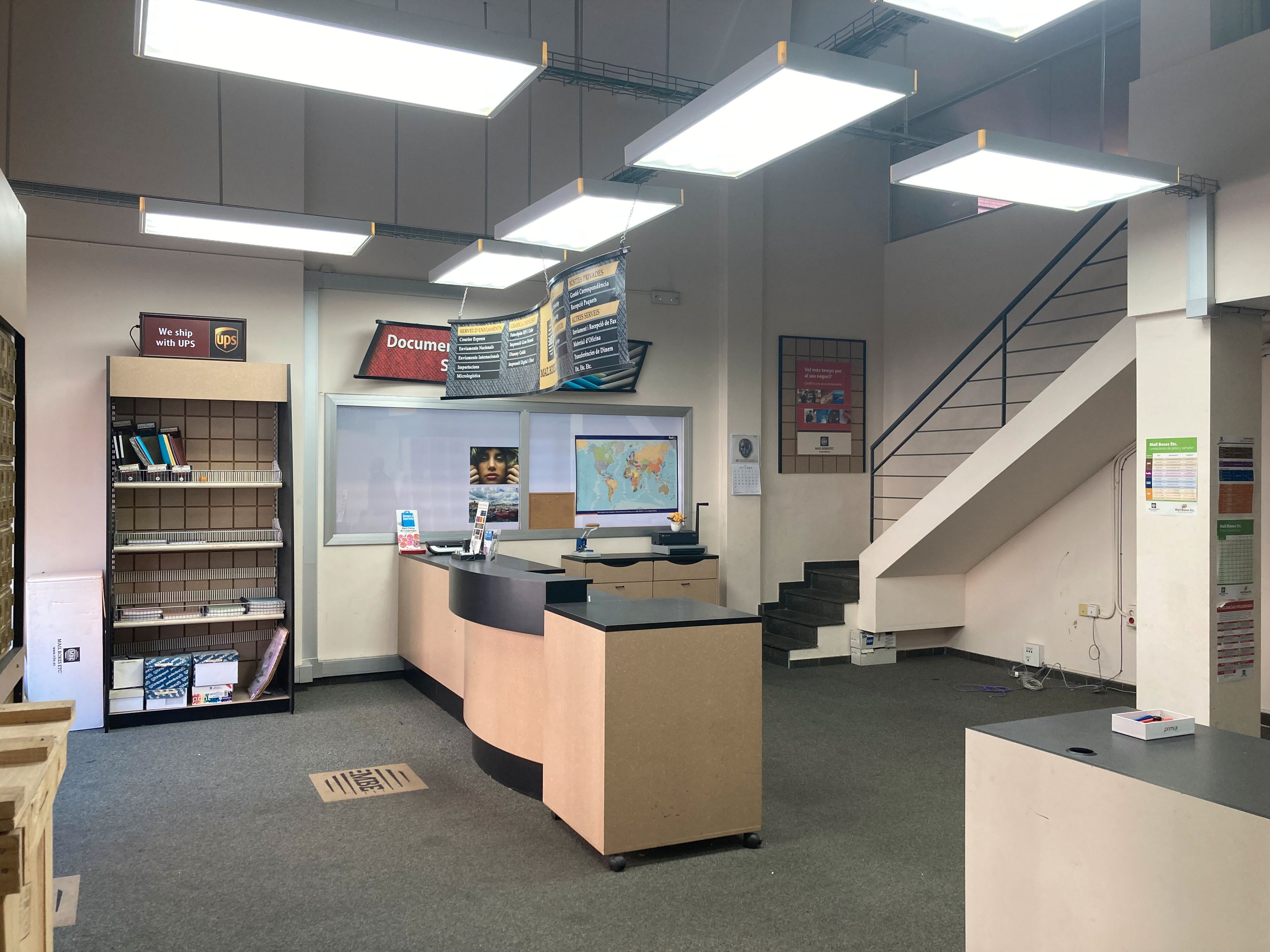 Local de alquiler en Carrer de Laureà Miró, 323, Centre - Can Nadal