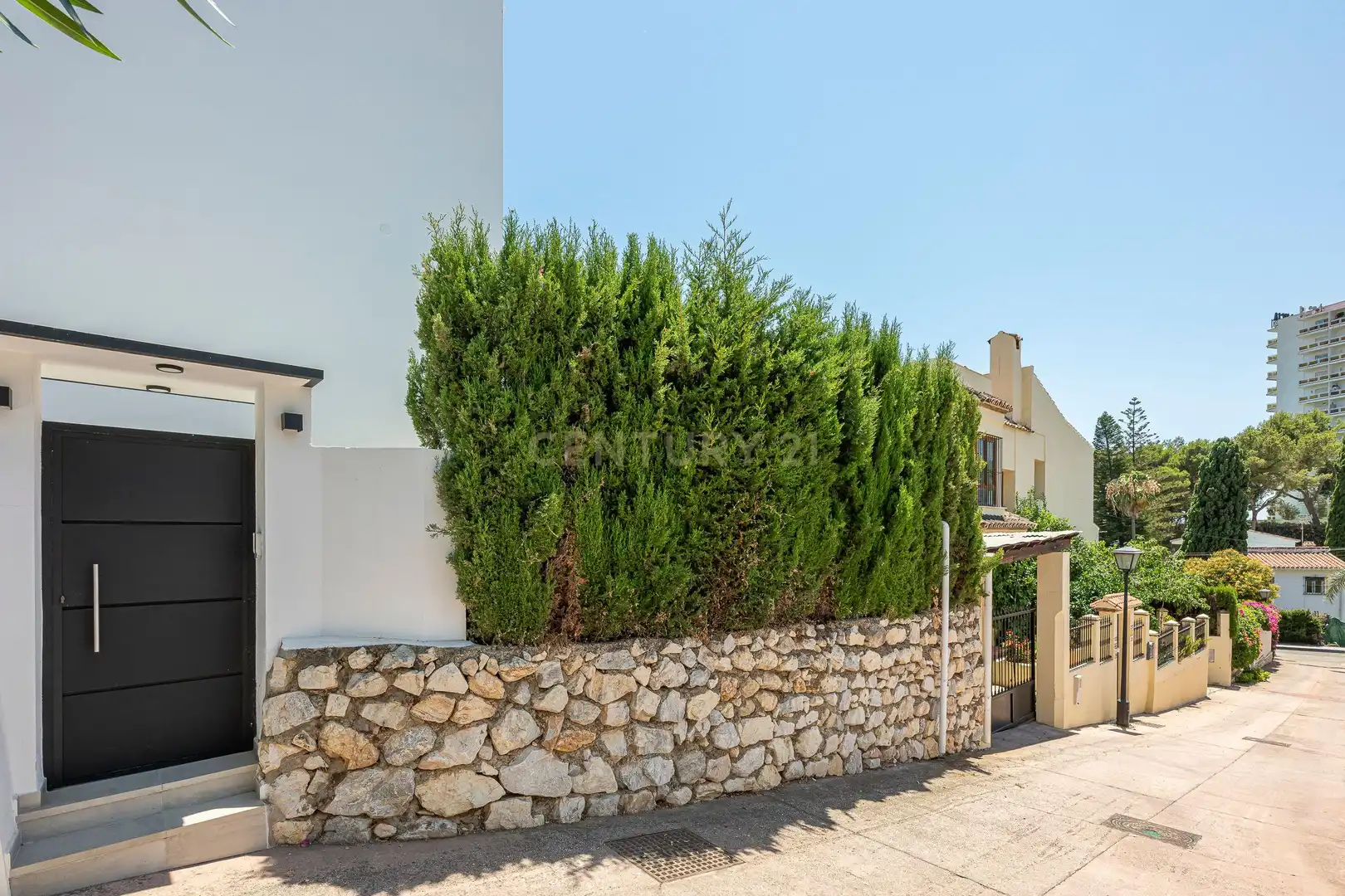 Außenansicht von Haus oder Chalet zum Verkauf in Marbella mit Klimaanlage, Privatgarten und Abstellraum