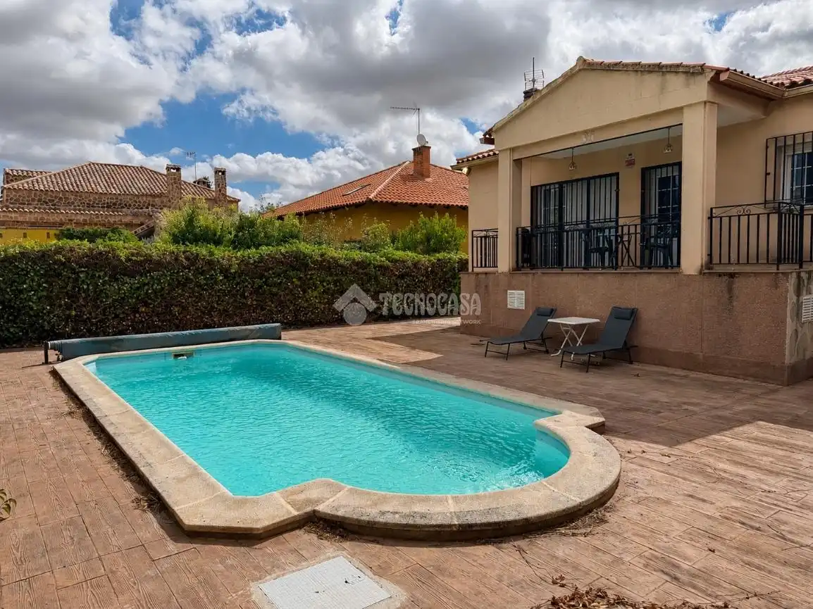 Piscina de Casa o chalet en venta en Ciruelos con Calefacción, Piscina y Balcón