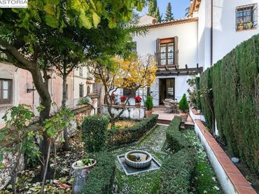 Casa aparellada amb jardí en venda a DEL CHAPIZ