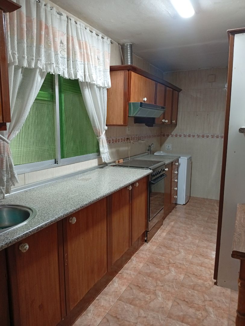 Kitchen of Single-family semi-detached for sale in  Jaén Capital  with Terrace