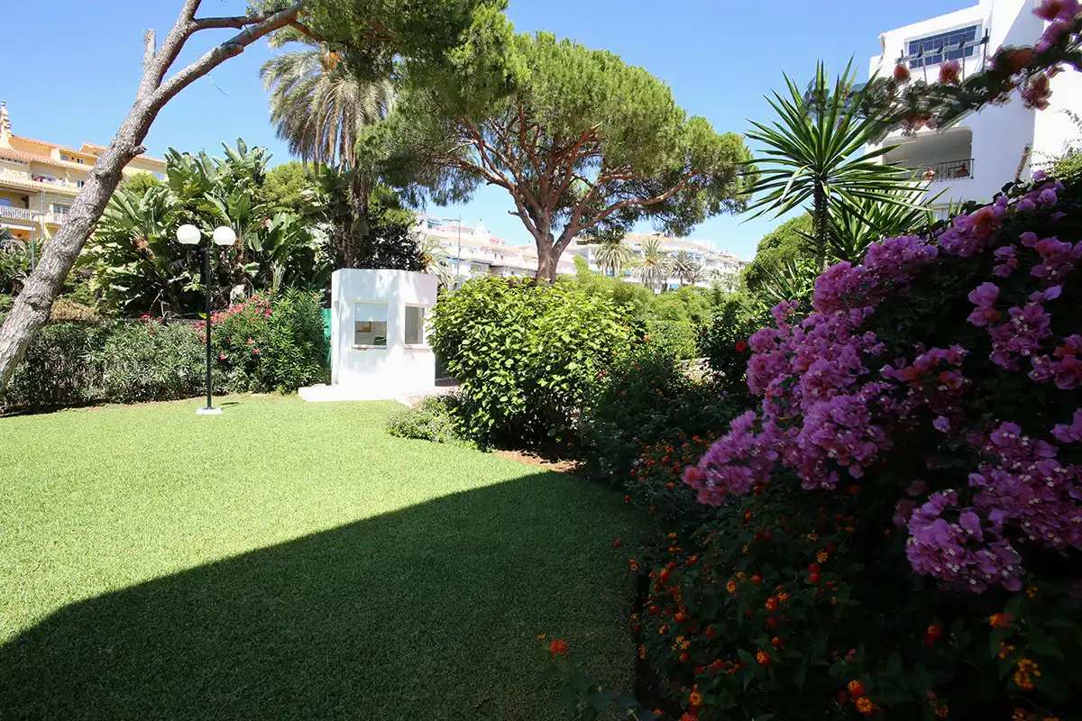 Garten von Erdgeschoss zur Miete in Marbella mit Klimaanlage, Terrasse und Schwimmbad