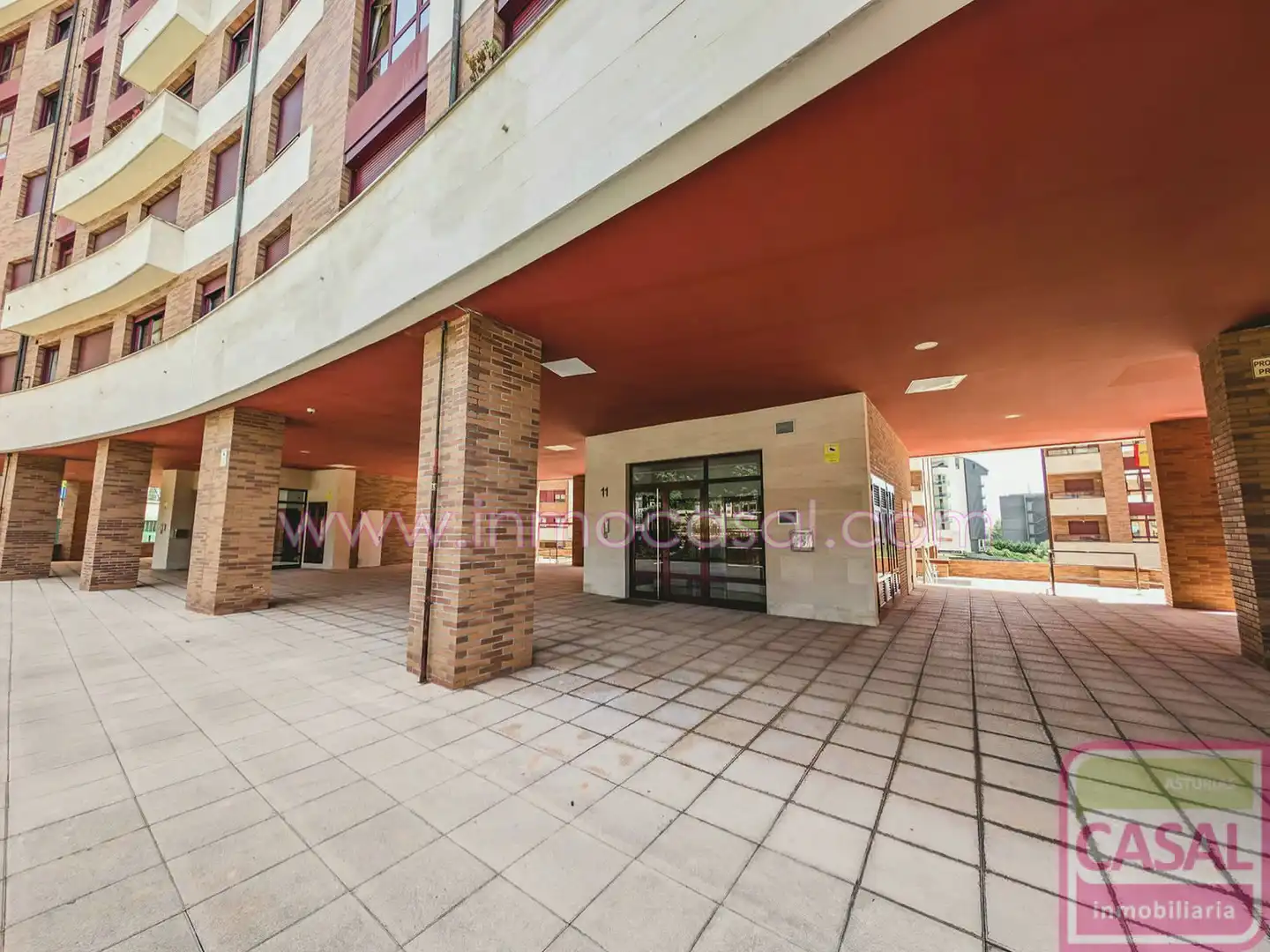 Vista exterior de Pis en venda en Oviedo  amb Calefacció, Terrassa i Traster