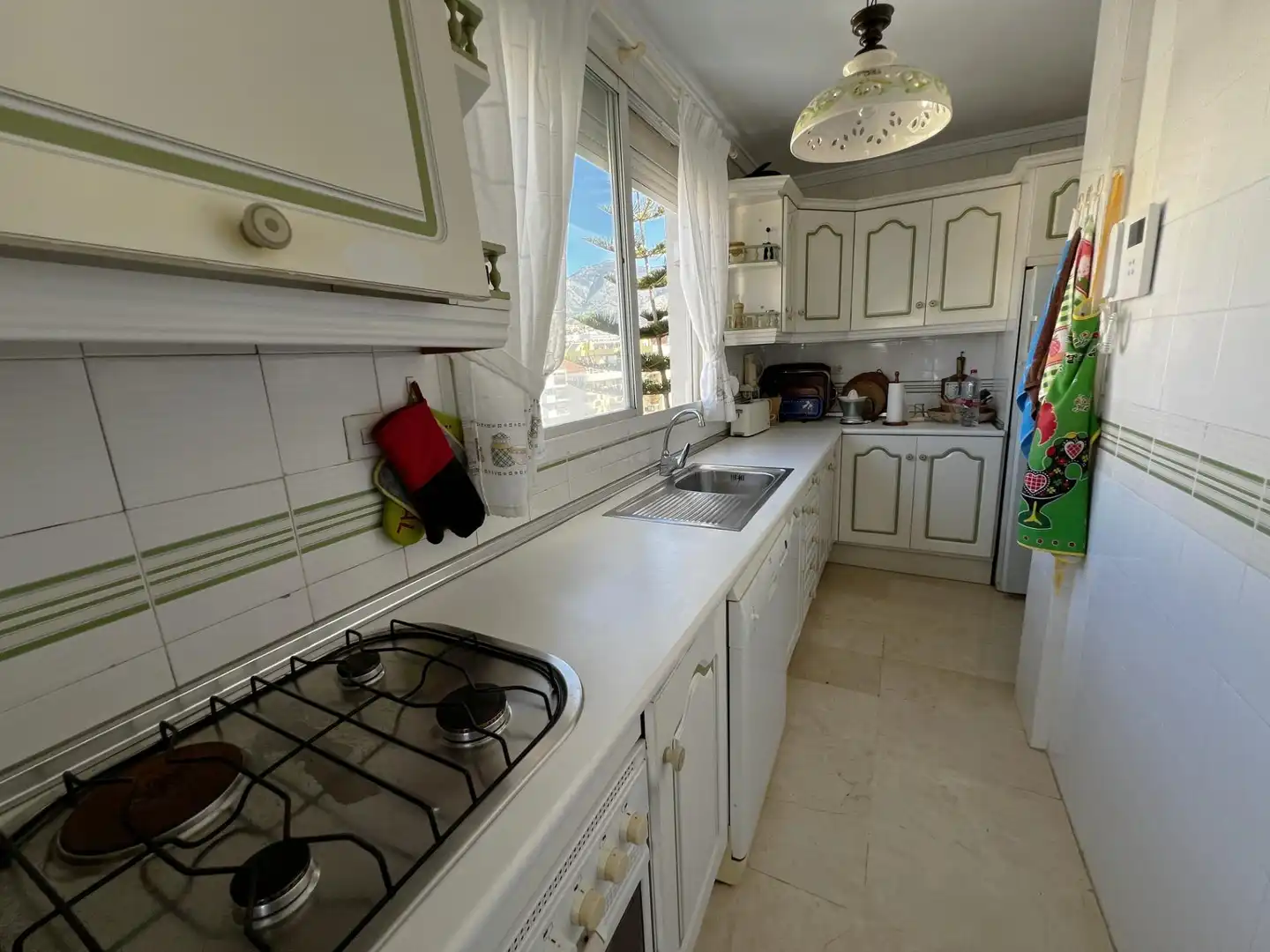 Cuina de Apartament en venda en Fuengirola amb Aire condicionat, Terrassa i Piscina comunitària