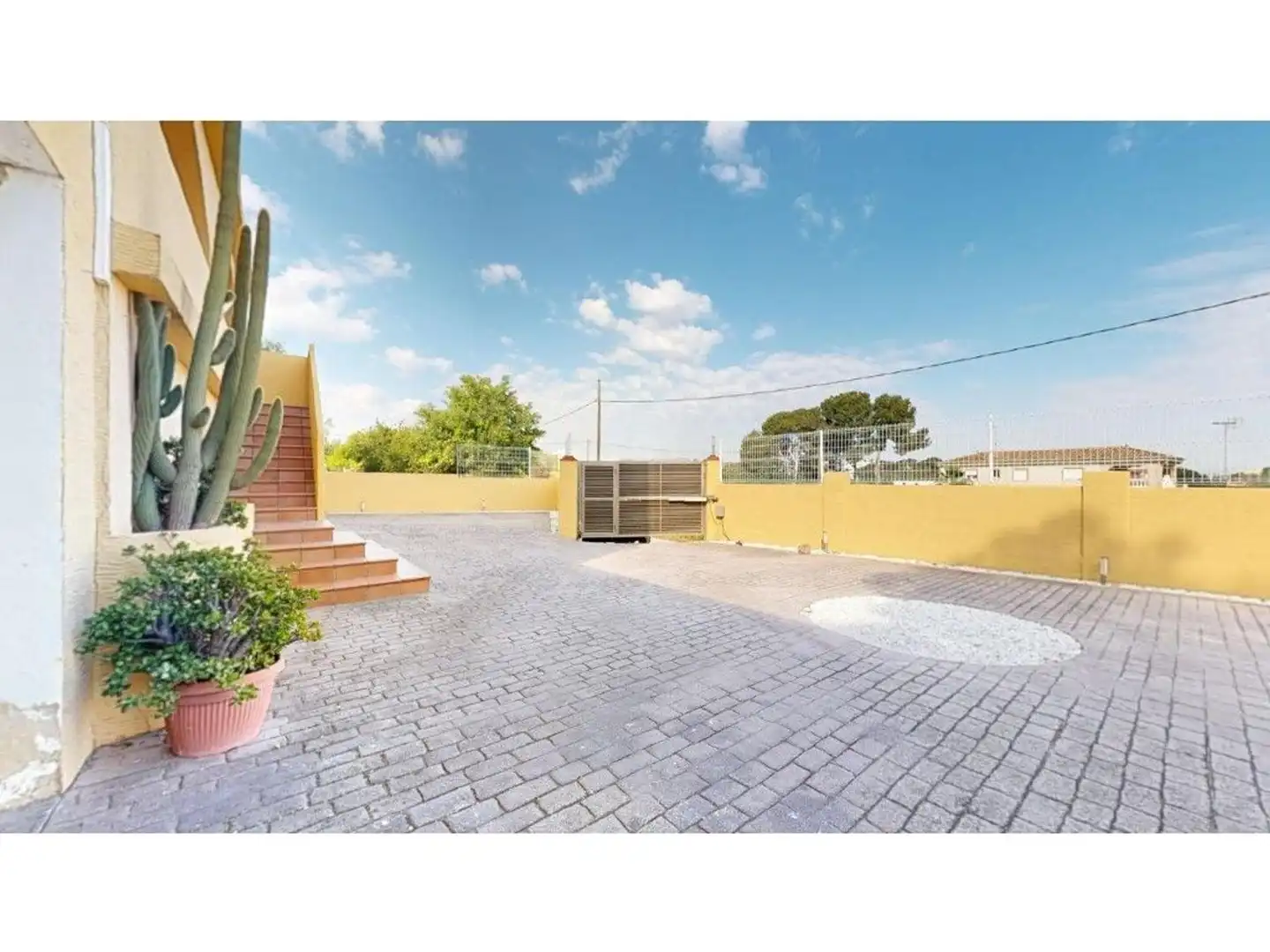 Vista exterior de Casa o xalet en venda en Riba-roja de Túria amb Aire condicionat, Calefacció i Jardí privat