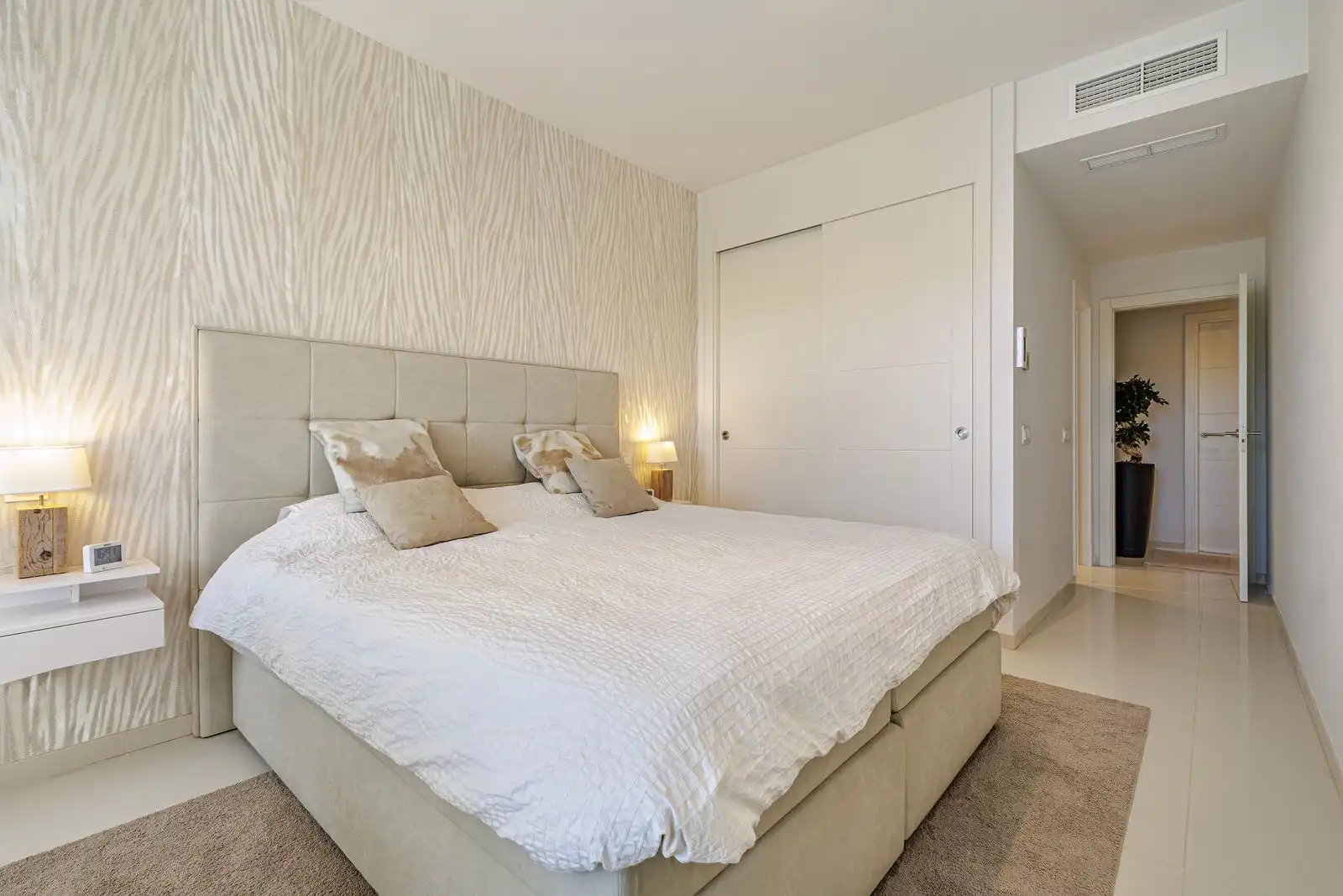Dormitori de Apartament en venda en Benahavís amb Jardí privat, Terrassa i Traster