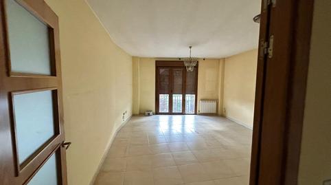 Foto 2 de Piso en venta en Av de la Constitución, Navalagamella, Madrid