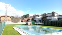 Piscina de Dúplex en venda en Polanco amb Calefacció, Jardí privat i Terrassa