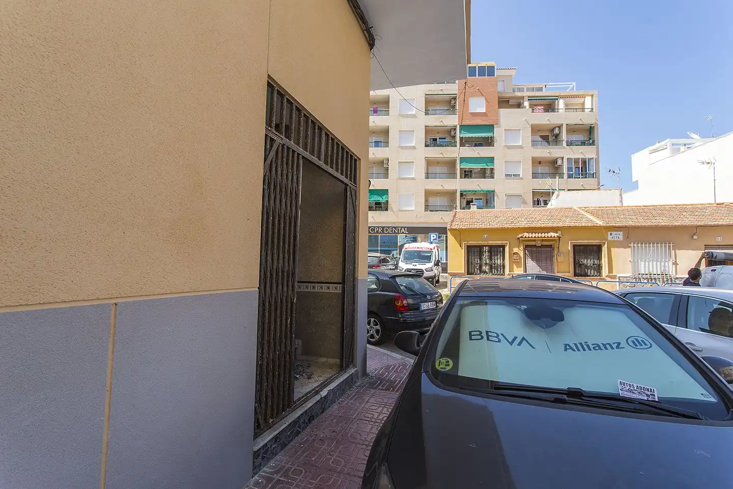 Vista exterior de Local en venta en Torrevieja con Aire acondicionado