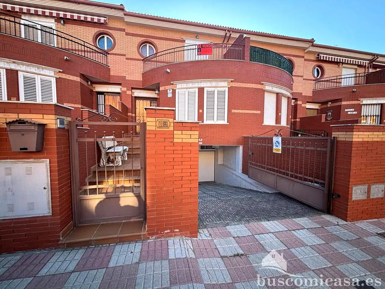 Vista exterior de Casa adosada en venta en La Carolina con Aire acondicionado, Calefacción y Terraza