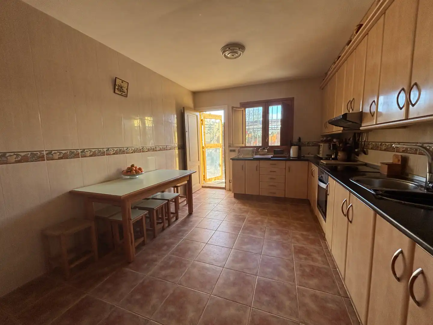 Küche von Country house zum Verkauf in Flix mit Klimaanlage, Privatgarten und Schwimmbad