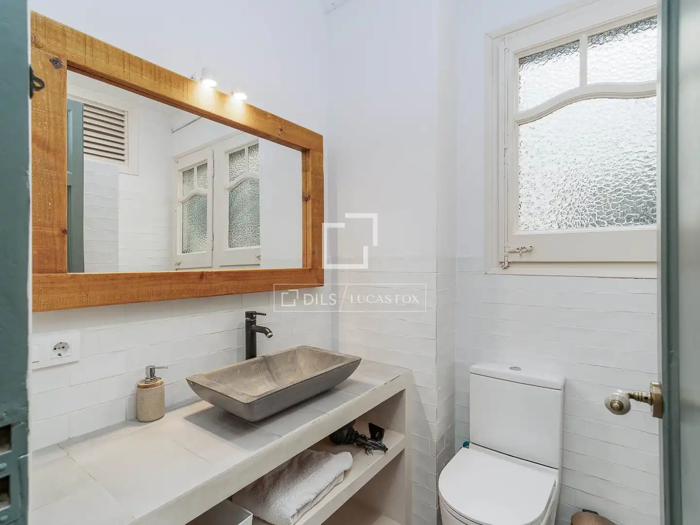 Bathroom of Flat for sale in Barcelona  with Air Conditioner, Terrace and Furnished