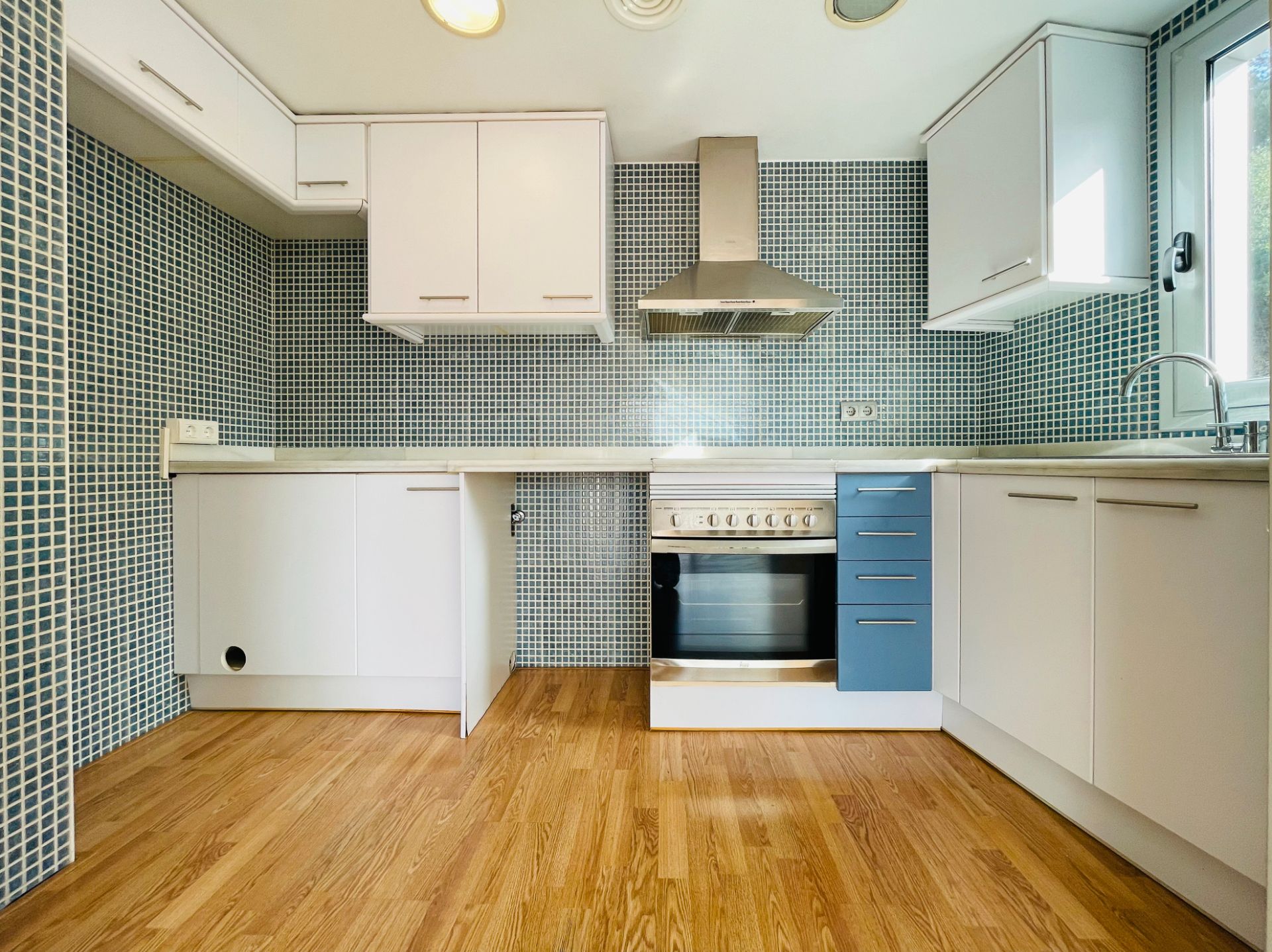 Kitchen of Flat for sale in Corbera de Llobregat  with Air Conditioner, Heating and Parquet flooring