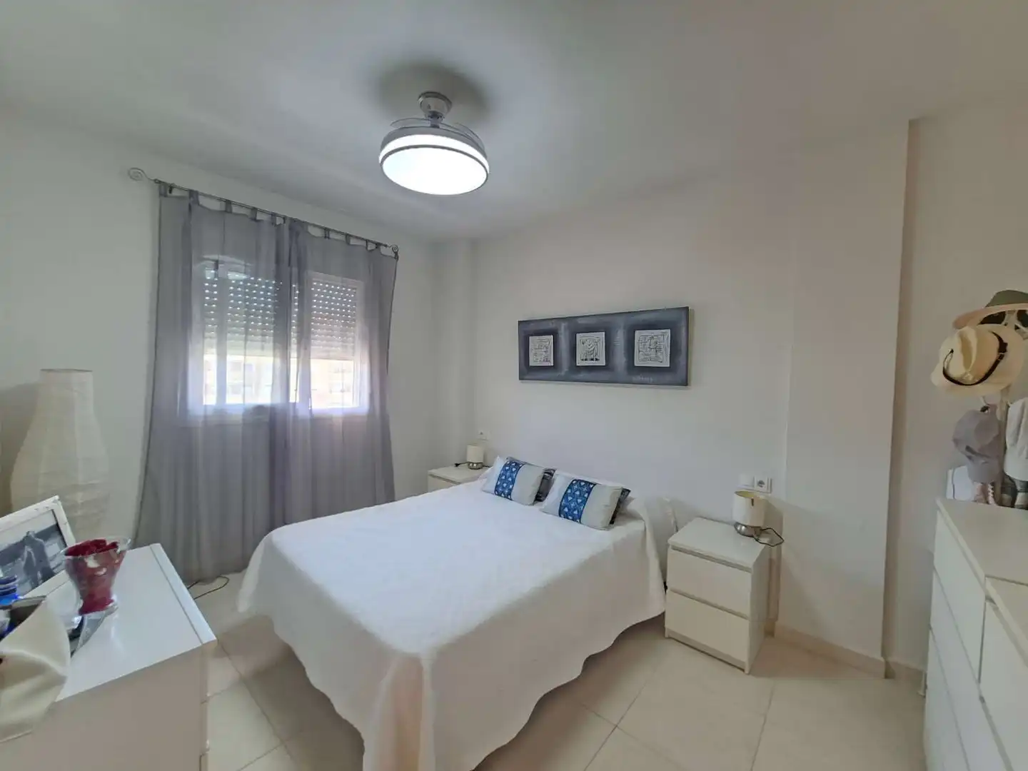 Dormitori de Pis de lloguer en Algarrobo amb Aire condicionat, Terrassa i Piscina