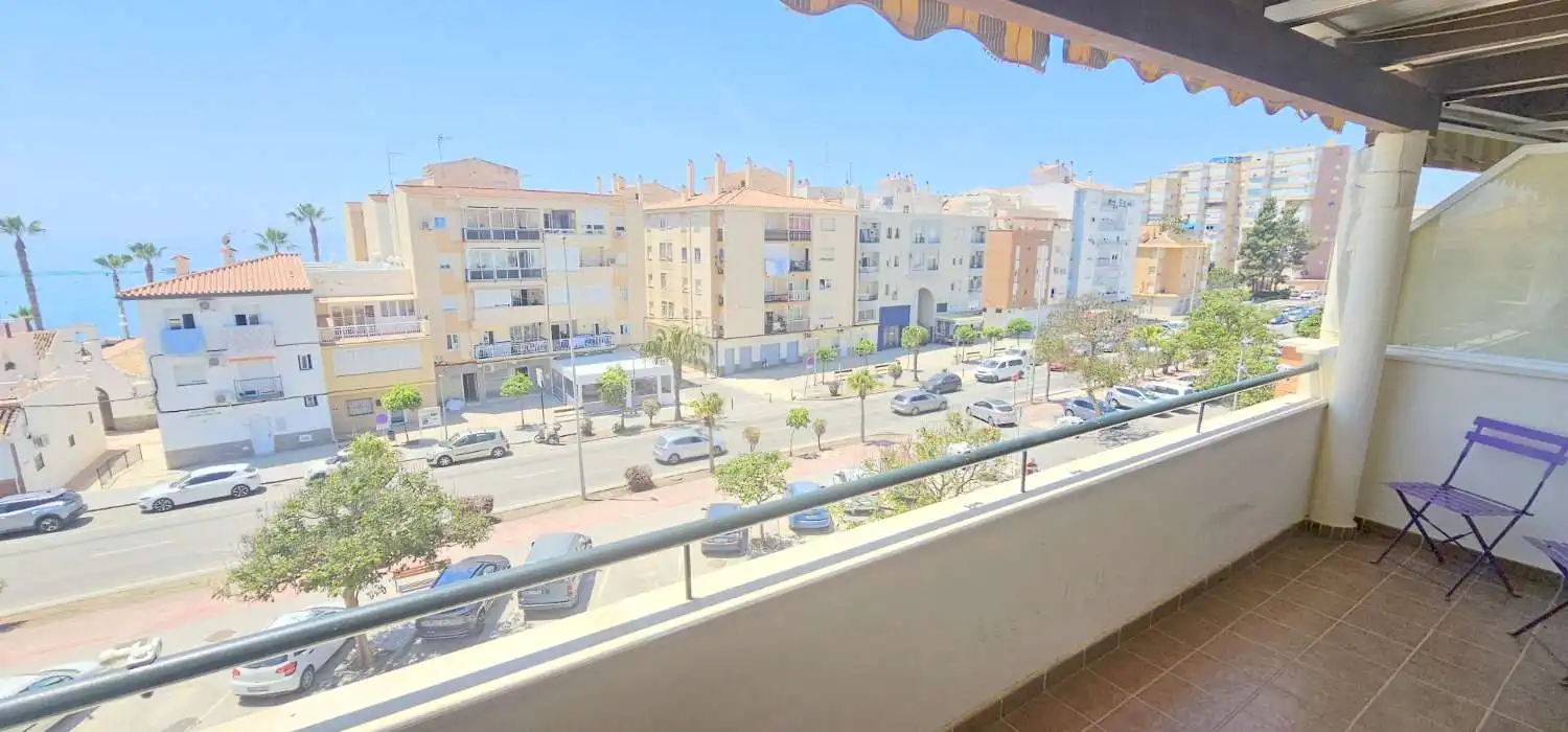 Außenansicht von Wohnungen zum Verkauf in Algarrobo mit Terrasse, Schwimmbad und Möbliert