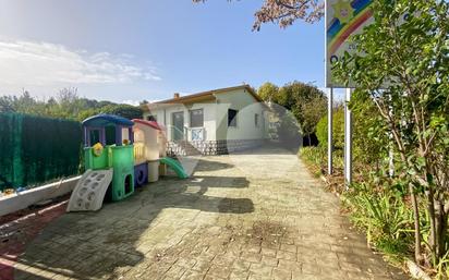 Vista exterior de Casa o xalet en venda en Becerril de la Sierra amb Piscina