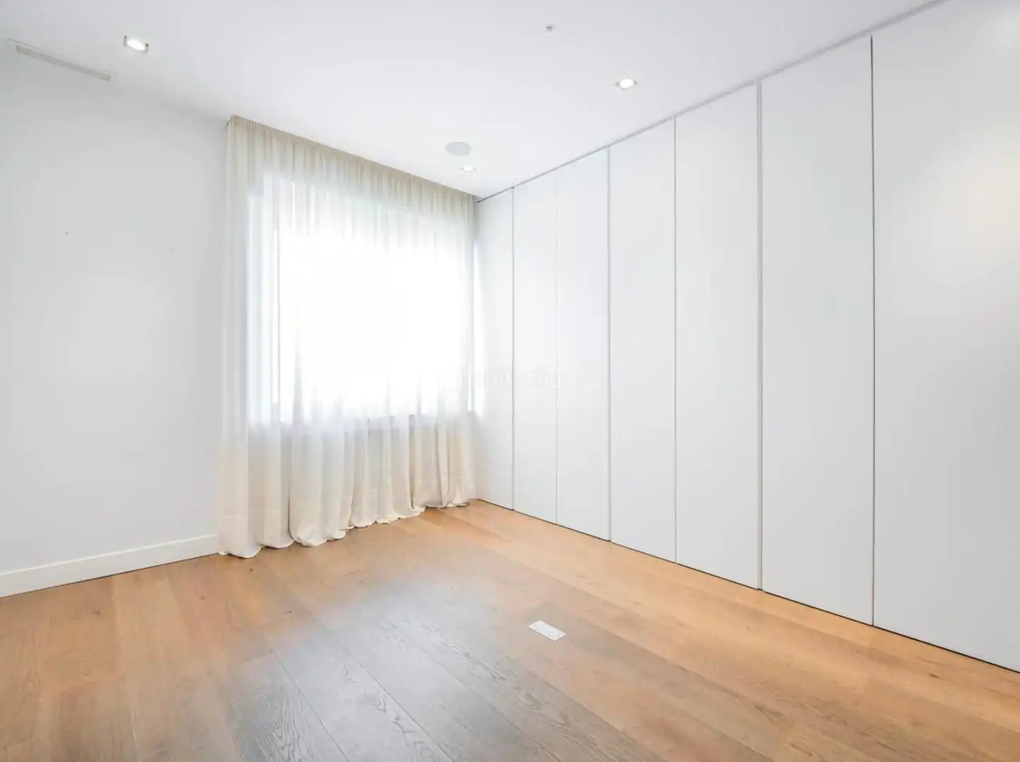 Schlafzimmer von Wohnung zum Verkauf in Barcelona mit Terrasse und Gemeinschaftspool