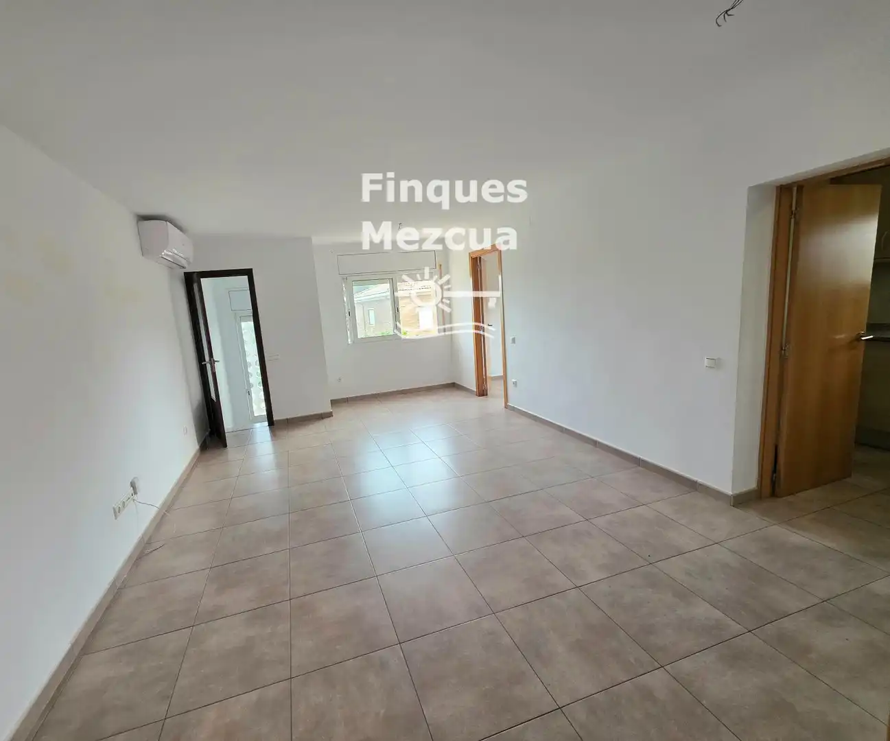 Sala de estar de Casa adosada en venta en Els Munts