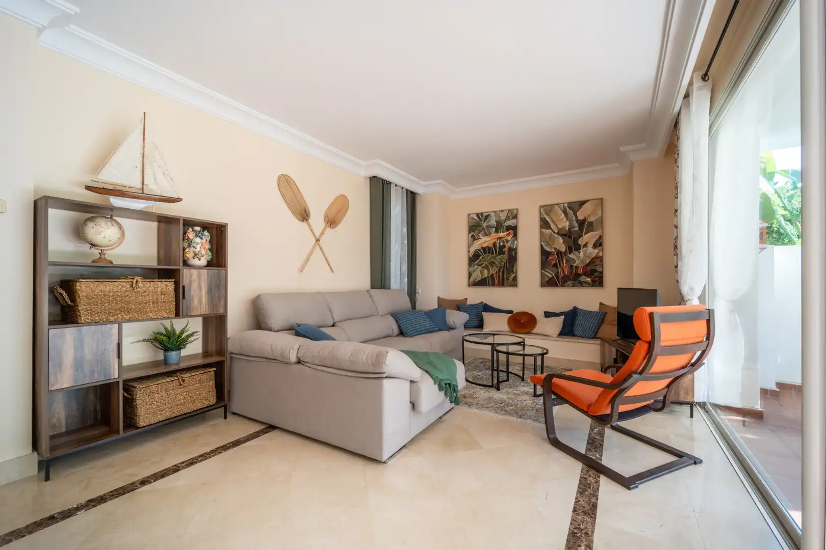 Living room of Ground floor for sale in Estepona  with Air Conditioner, Private garden and Terrace