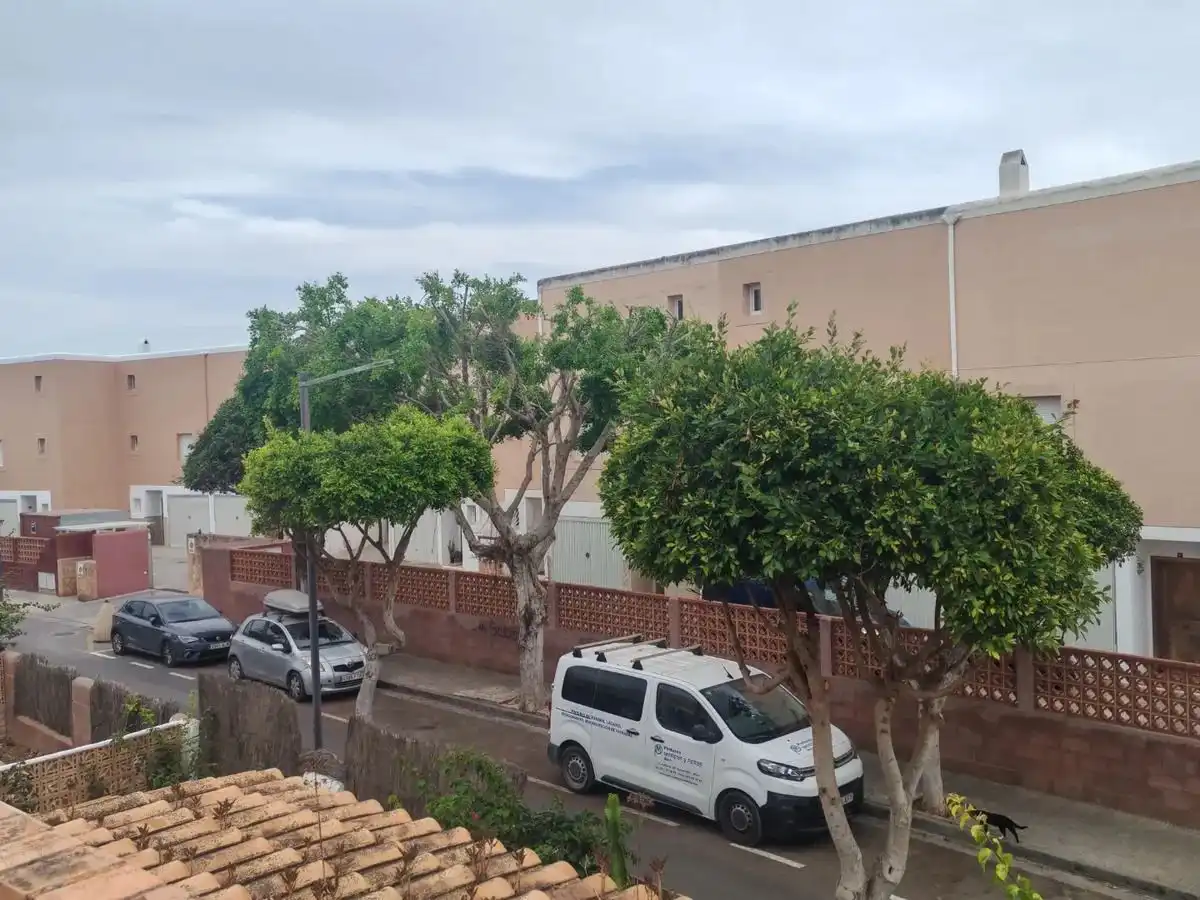 Vista exterior de Casa adosada en venda en Eivissa amb Aire condicionat i Jardí privat