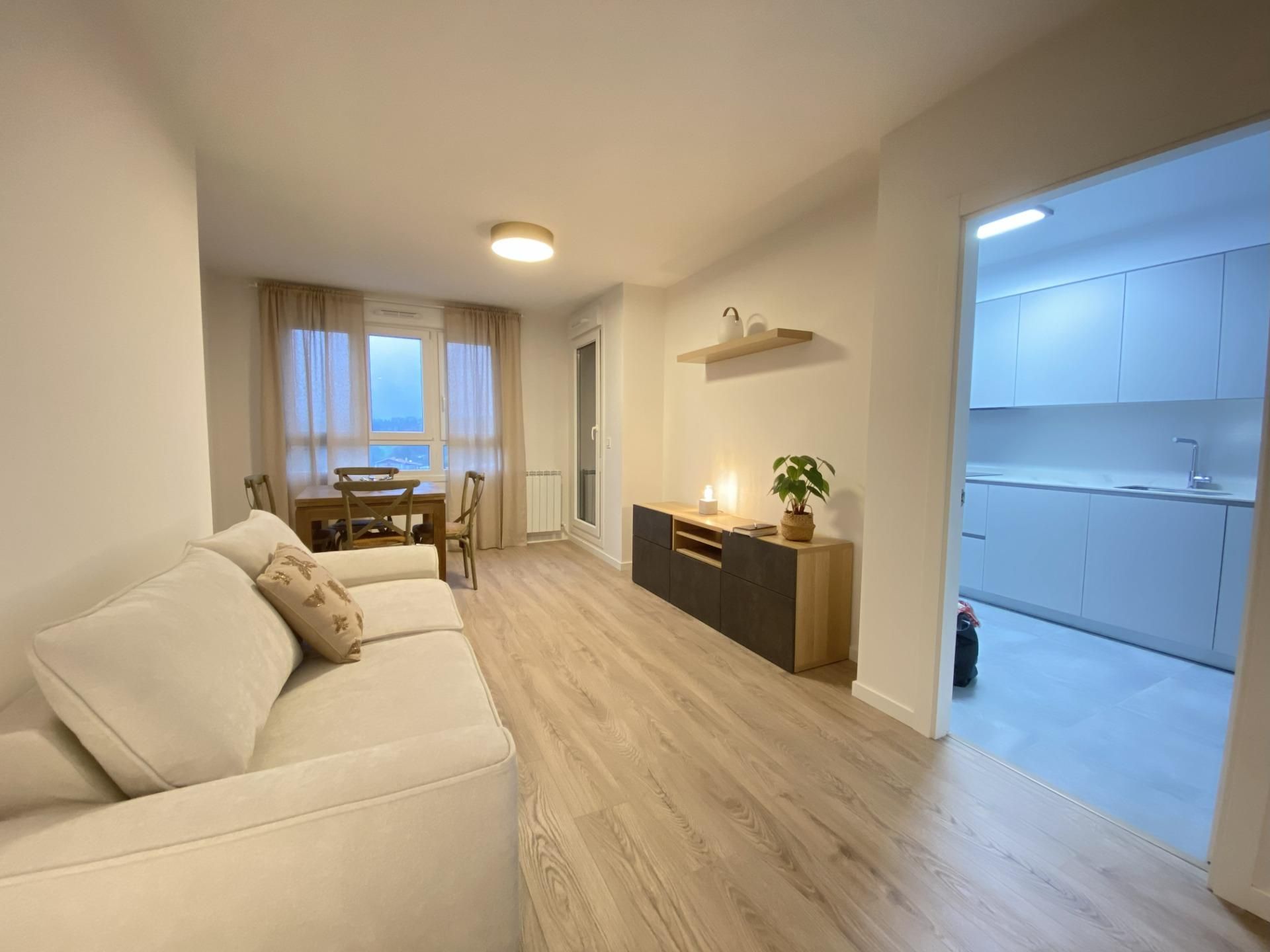 Living room of Flat to rent in Derio  with Heating, Terrace and Storage room