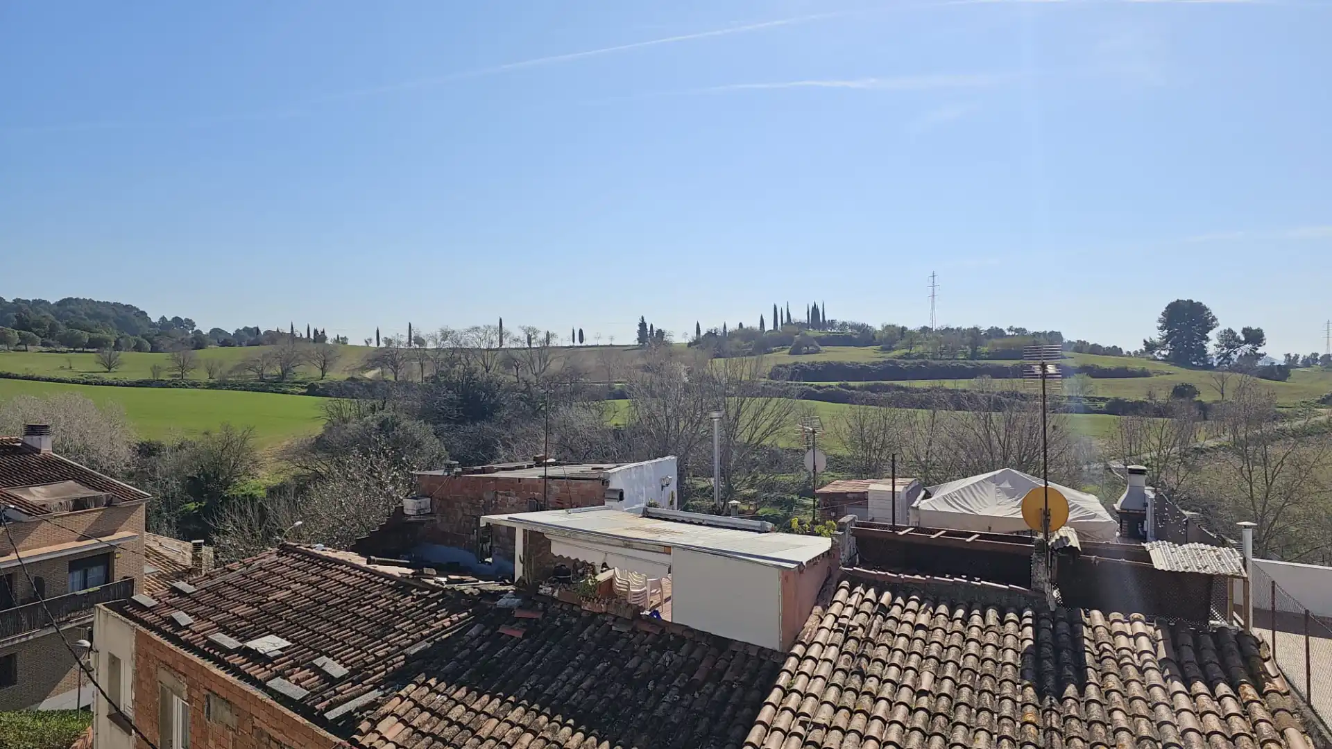 Vista exterior de Piso en venta en Rubí con Calefacción, Horno y Balcón
