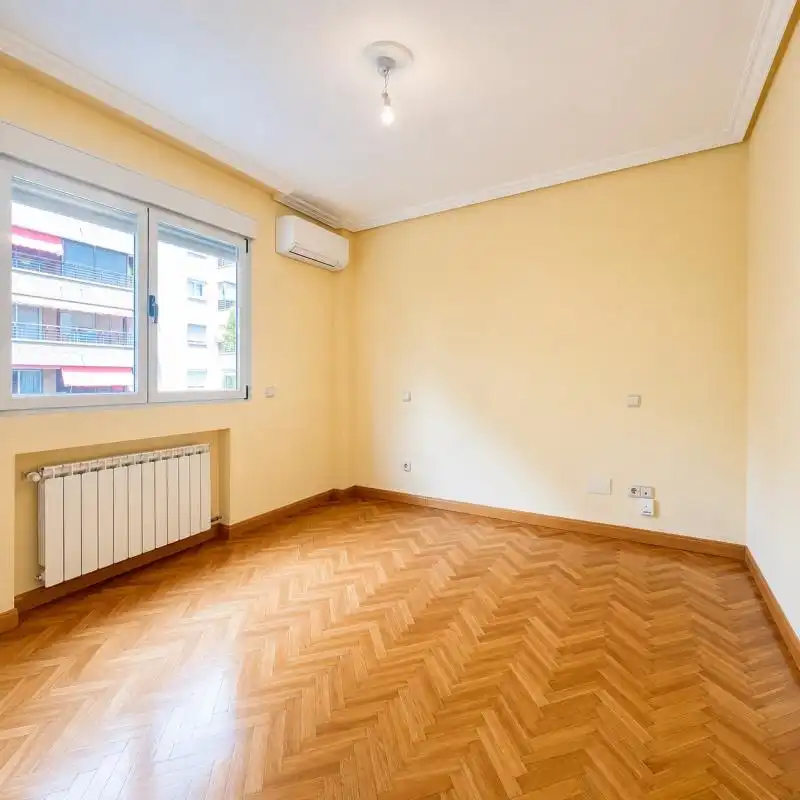 Bedroom of Flat for rent in Madrid  with Air Conditioner, Heating and Swimming Pool