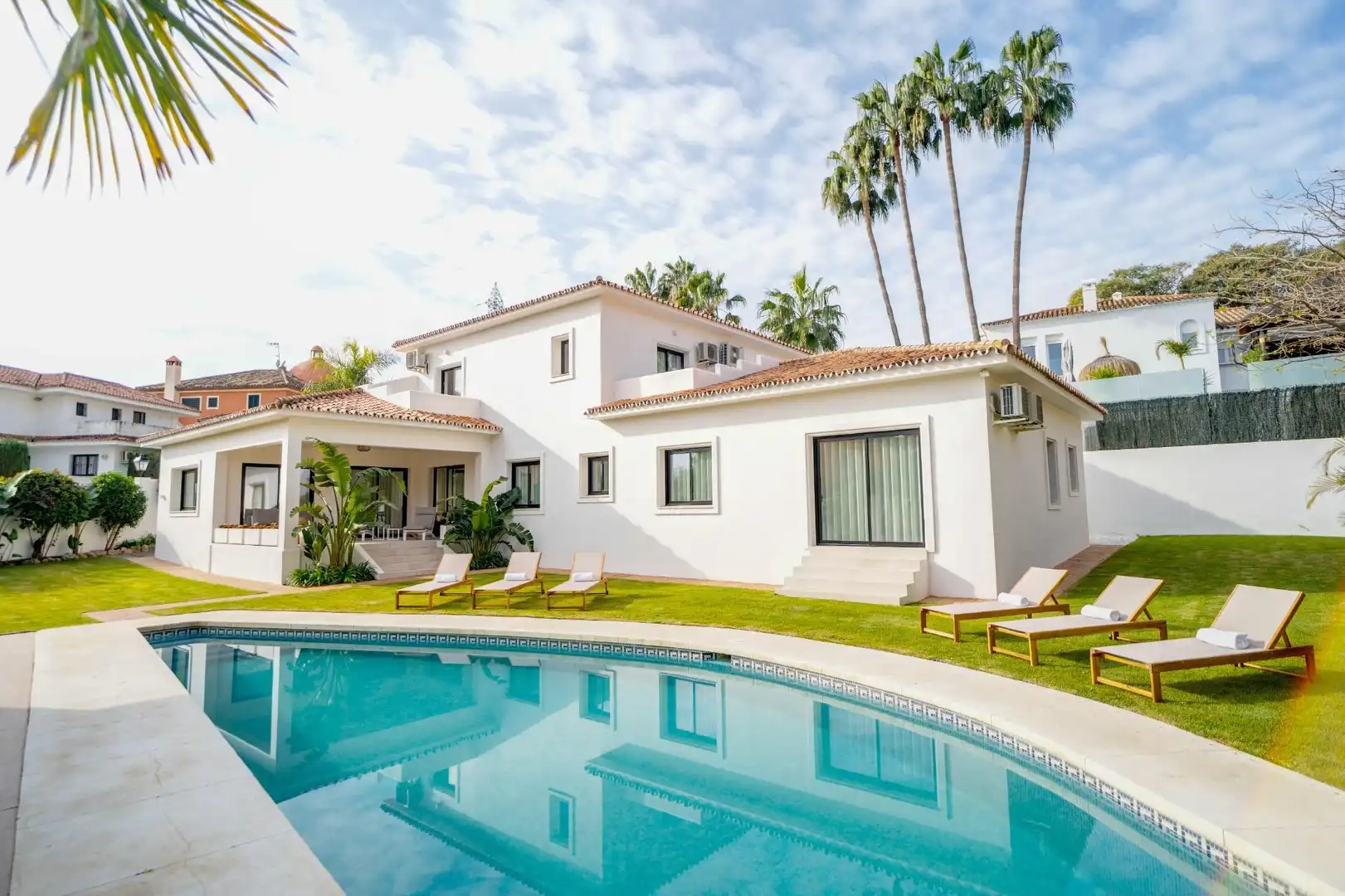 Vista exterior de Casa o chalet en venta en Marbella con Aire acondicionado, Jardín privado y Terraza