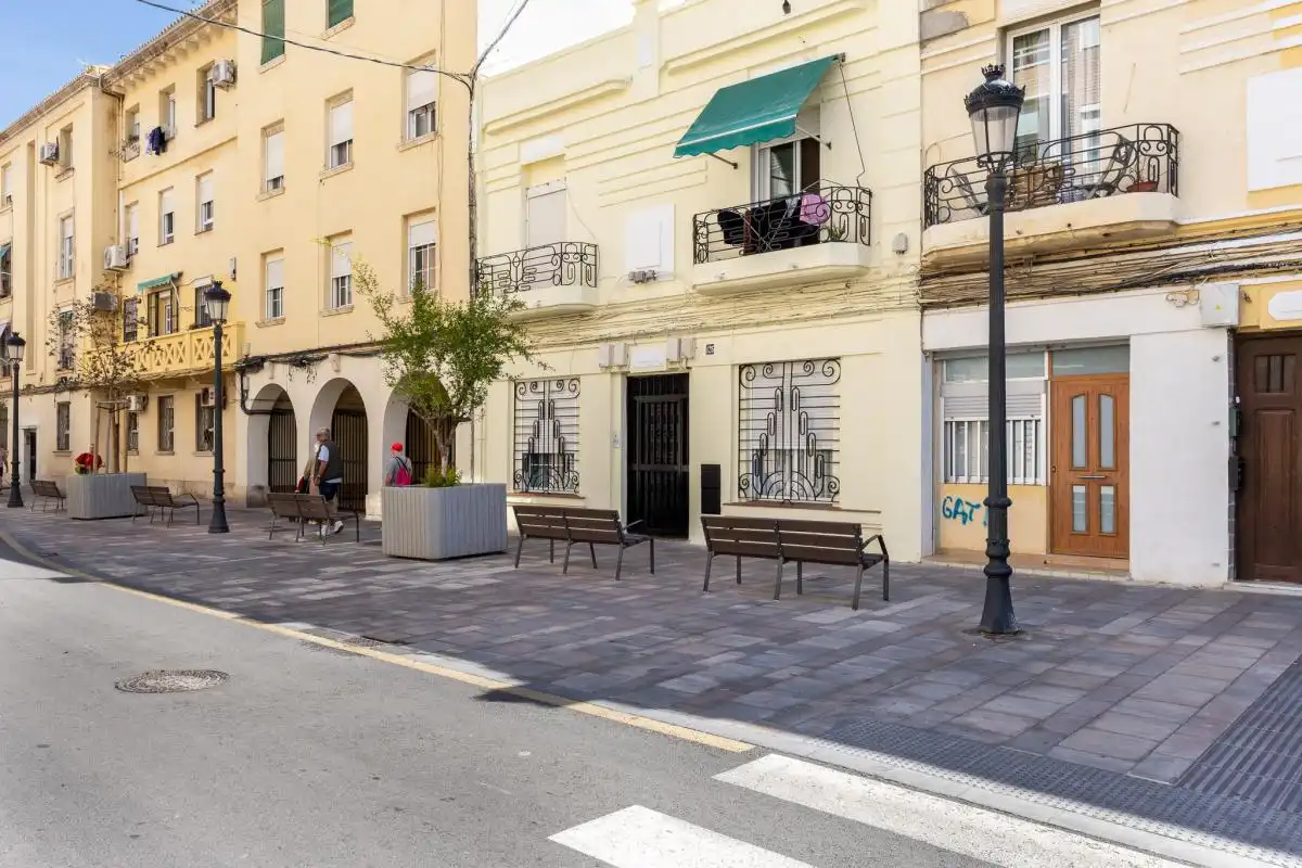 Außenansicht von Erdgeschoss zum Verkauf in Valencia mit Klimaanlage, Heizung und Terrasse