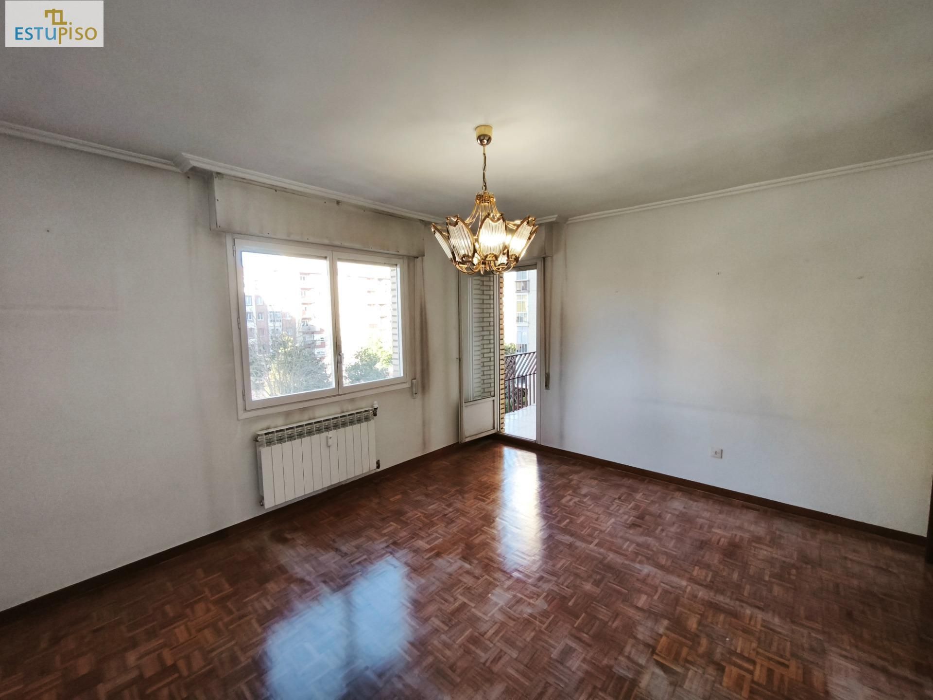 Bedroom of Flat for sale in Vitoria - Gasteiz  with Parquet flooring, Terrace and Storage room