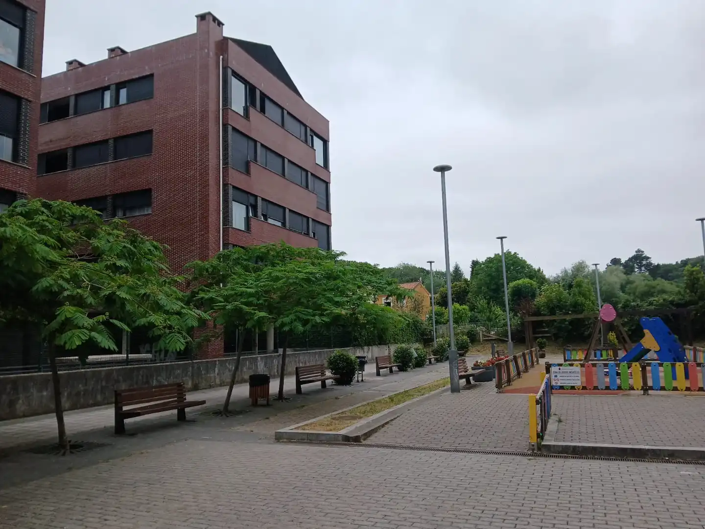 Vista exterior de Piso en venta en Medio Cudeyo con Calefacción, Parquet y Balcón